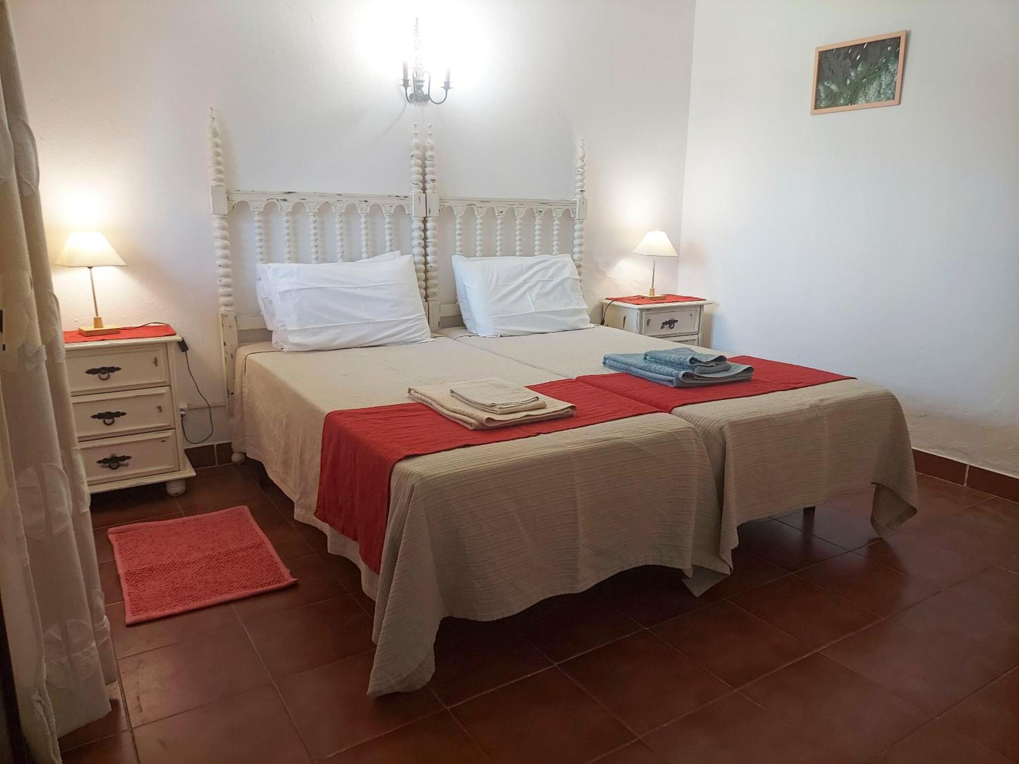 Vivenda Os Silvas Hotell Odiáxere Exteriör bild